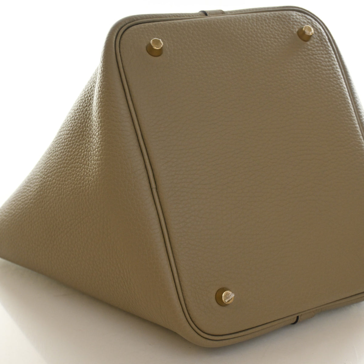 Pre-Owned Hermès Picotin Lock 22 Beige Marfa Clemence Leather, base view