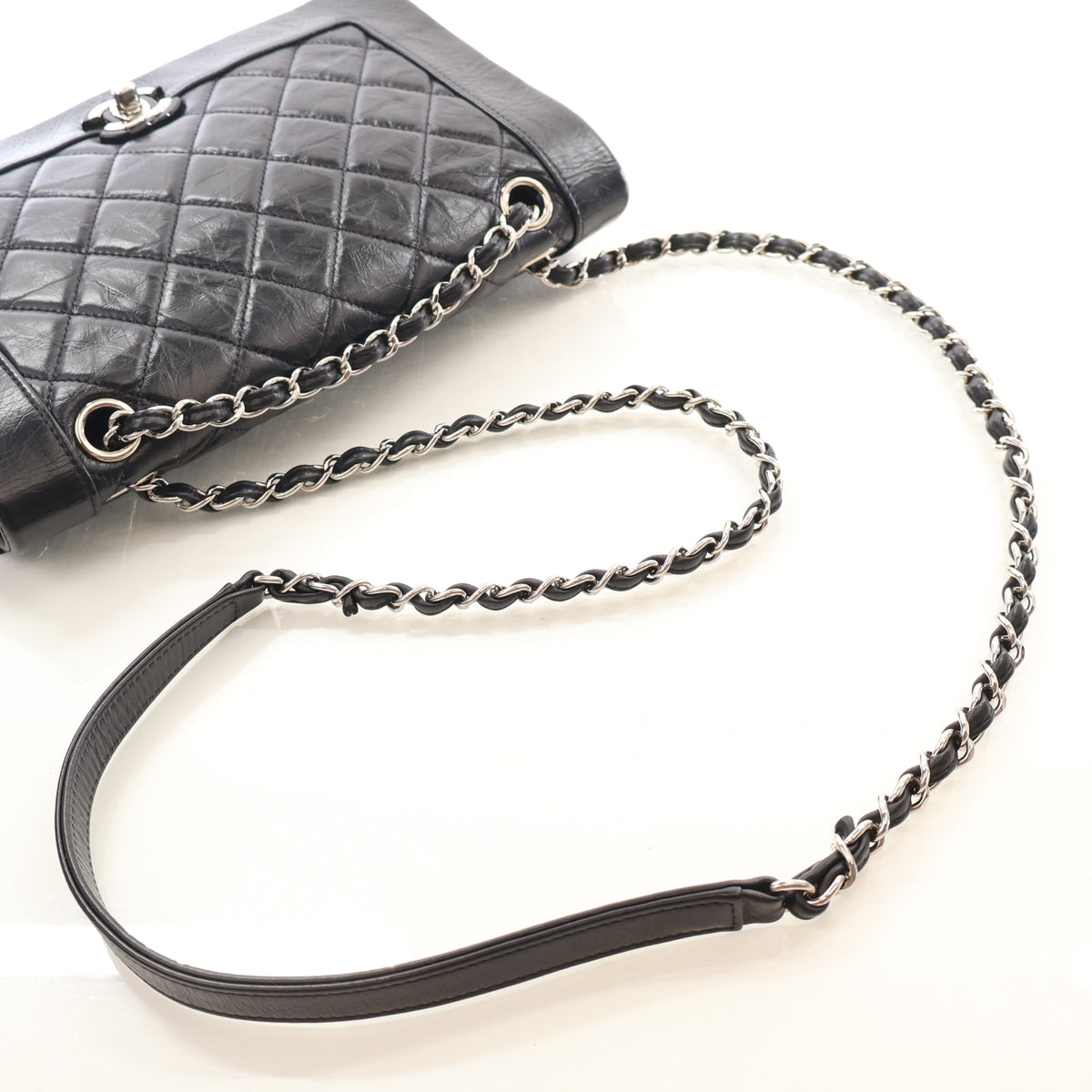 Pre-Owned Chanel Flap Bag Calfskin CC, strap and chain detail