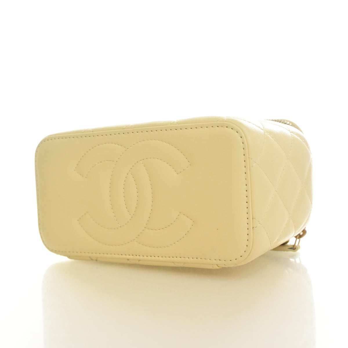 Pre-Owned Chanel Vanity Small Lambskin Pearl Crush, base and feet view, photo 8 of 18