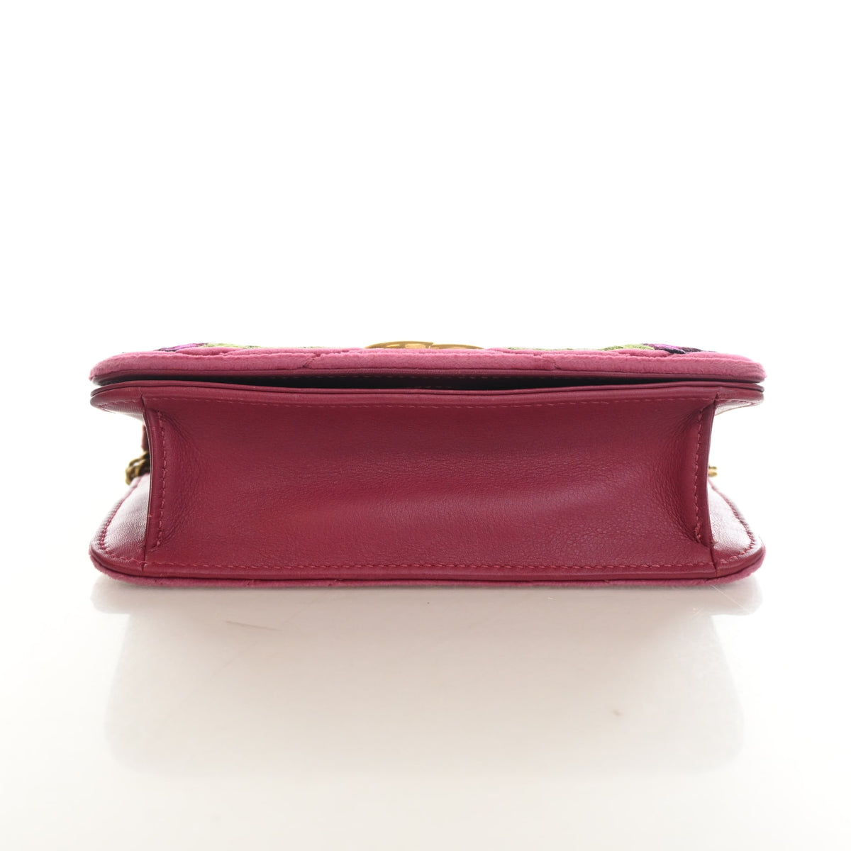 Pre-Owned Gucci Shoulder Bag Mini Velvet GG Matelasse, base and feet view