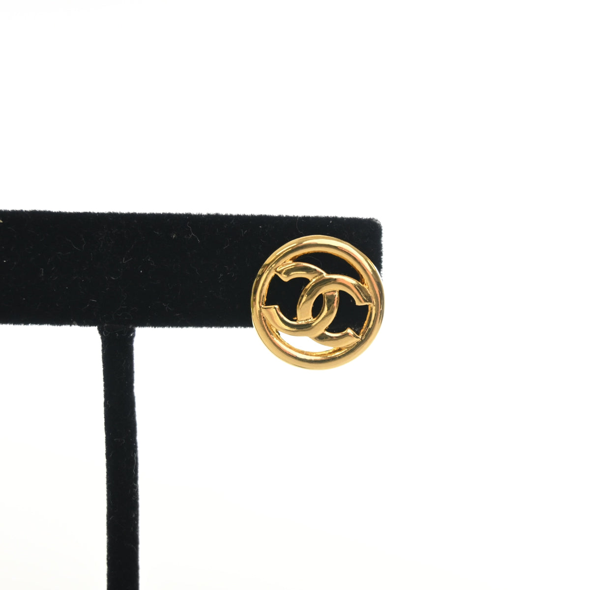 Pre-Owned Chanel CC Stud Earrings, gold hardware close-up, photo 4 of 7