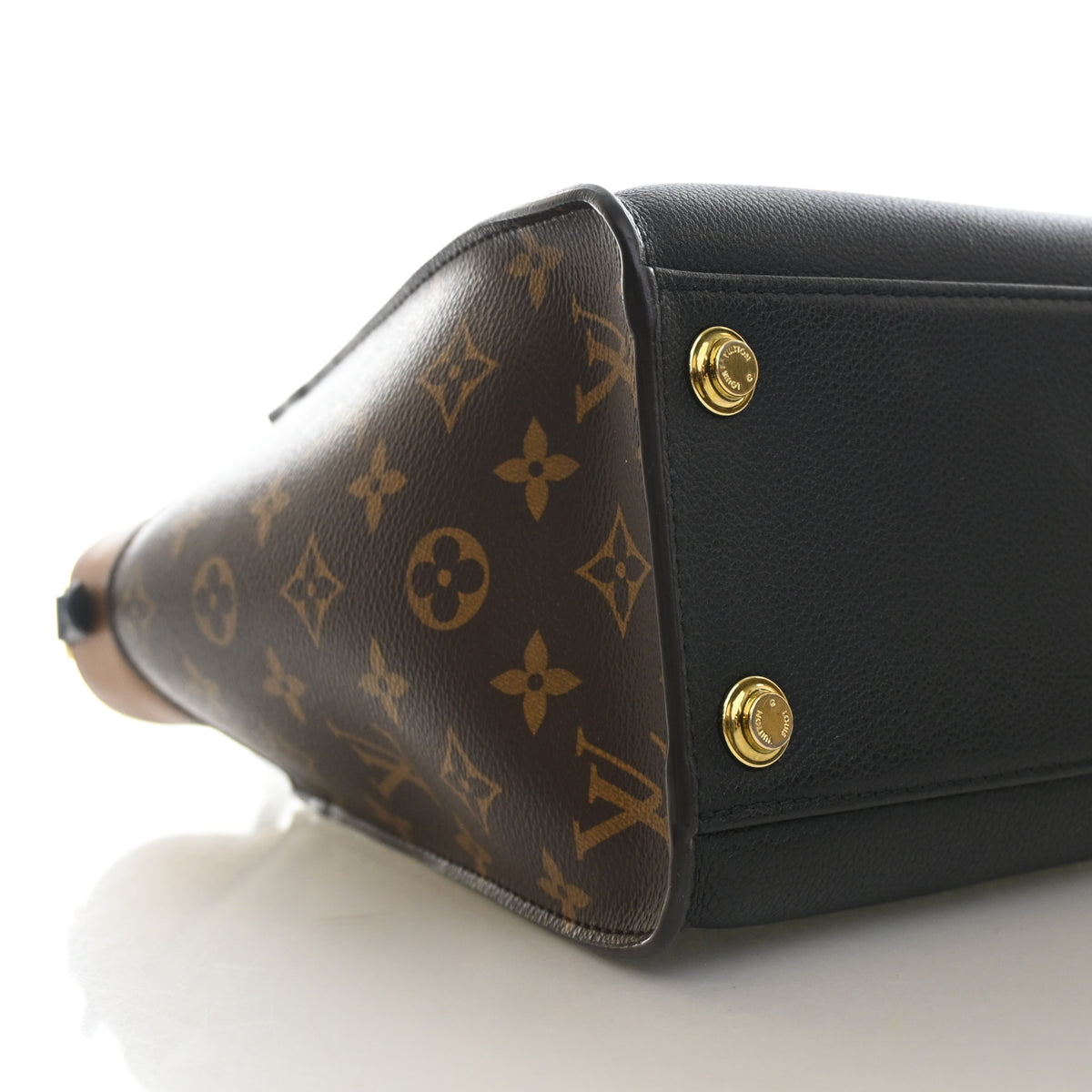 Pre-Owned Louis Vuitton MM Monogram On My Side, base view