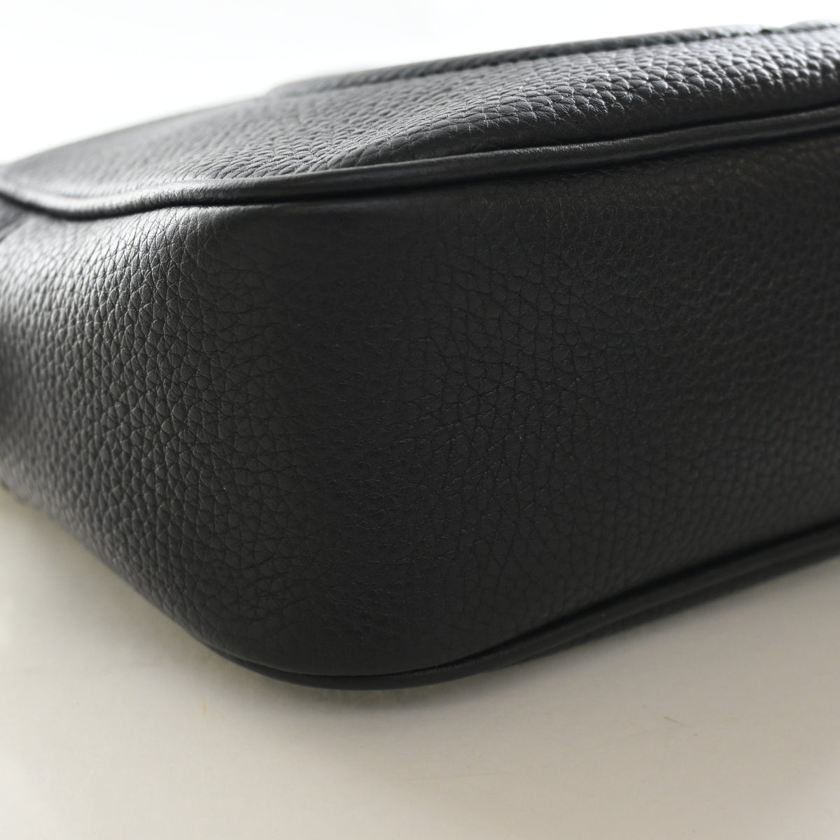 Pre-Owned Gucci Crossbody Bag Calfskin Soho Disco, base view