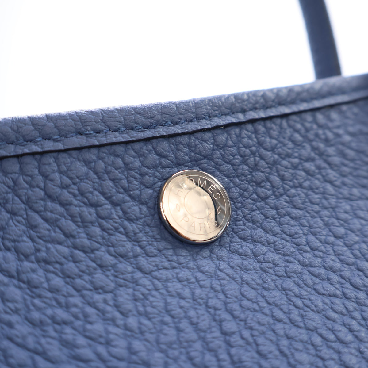 Pre-Owned Hermès 36 Bleu Brighton Negonda Garden Party, silver hardware close-up