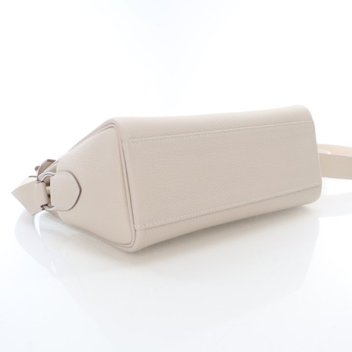 Pre-Owned Hermès Kelly Messenger PM Beton, base and feet view
