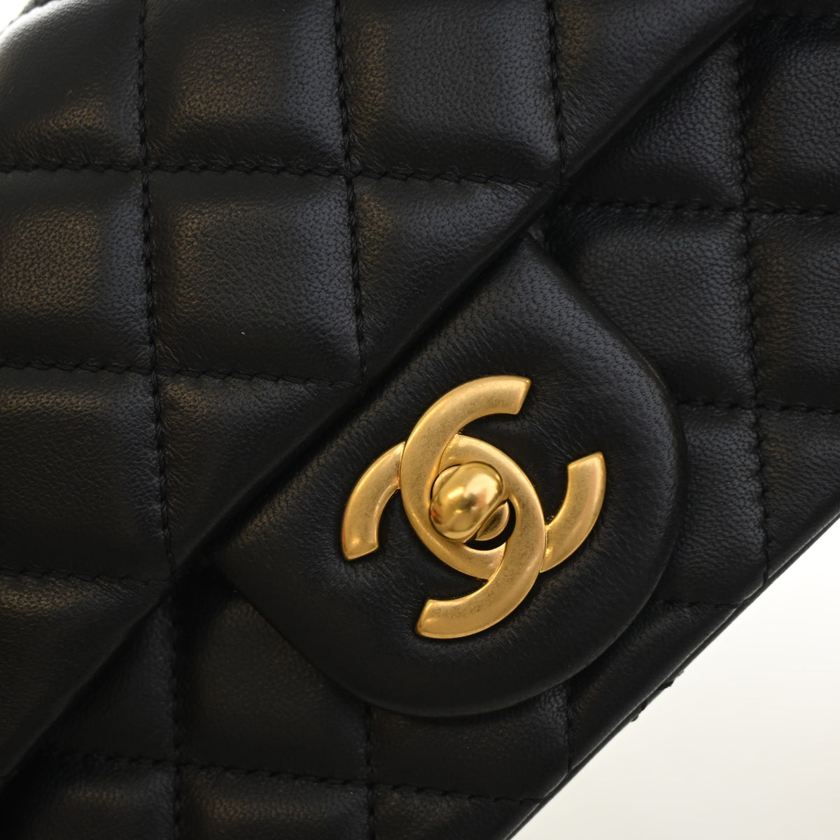 Pre-Owned Chanel Flap Bag Mini Lambskin Camellia Pearl Crush Rectangular, gold hardware close-up