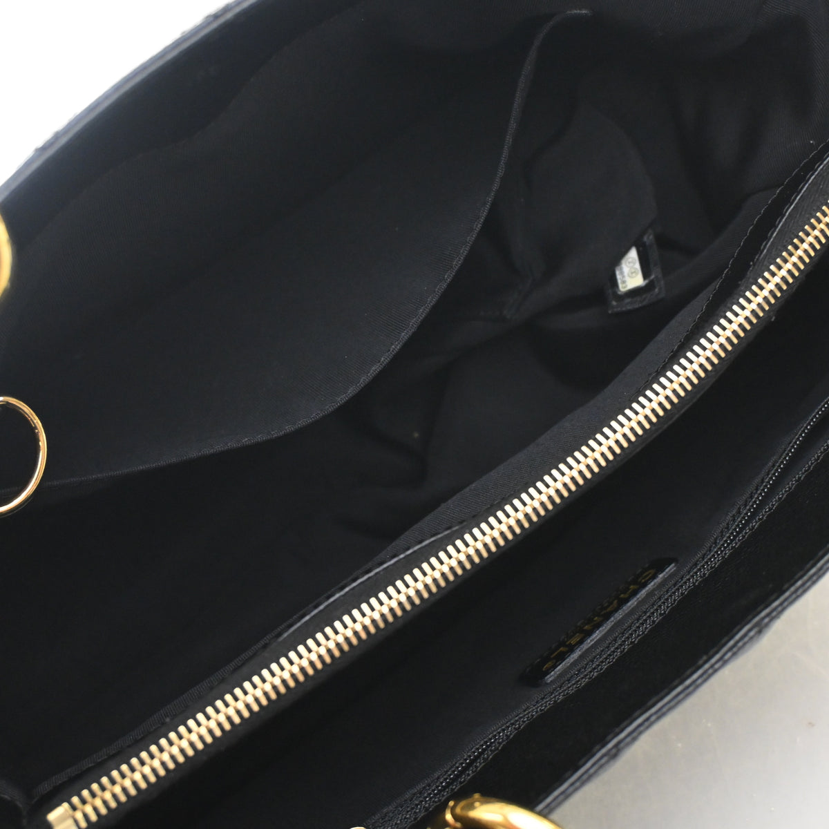 Pre-Owned Chanel Grand Shopping Tote Caviar Leather, open interior with lining, photo 11 of 14
