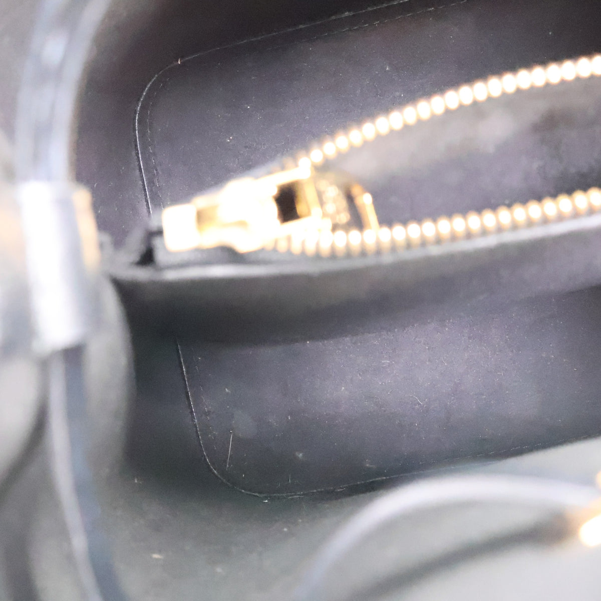 Pre-Owned Louis Vuitton MM Epi Néo Noé Love Lock, open interior