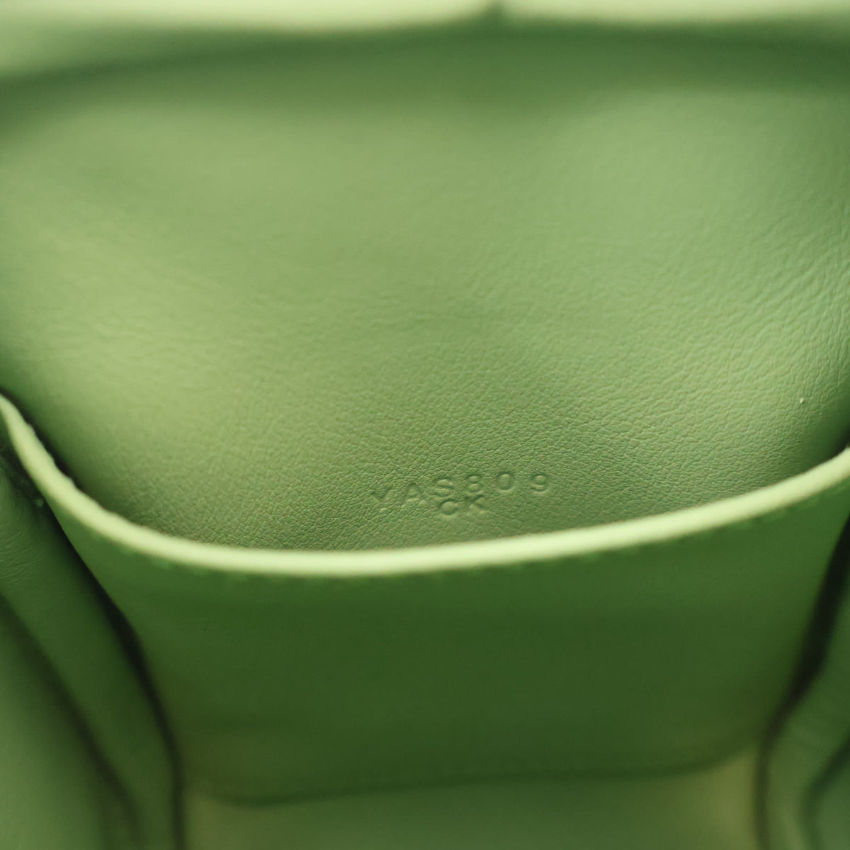 Pre-Owned Hermès Lindy Mini Vert Criquet Swift Leather 20, logo detail