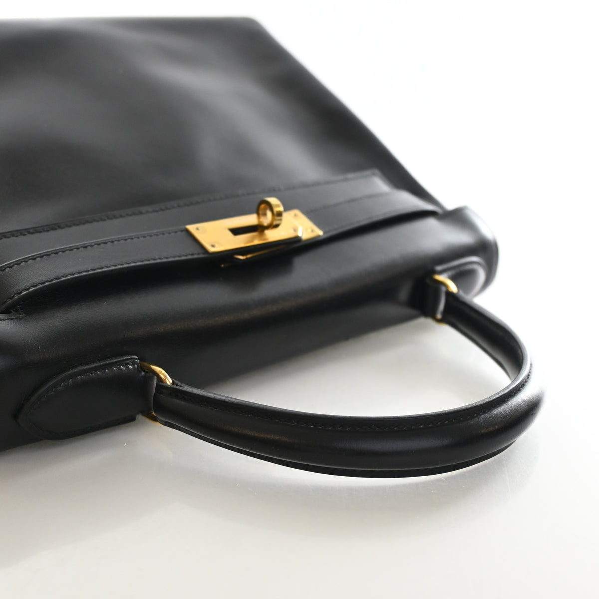 Vintage Hermès Kelly 28 Noir Box Calf, side profile