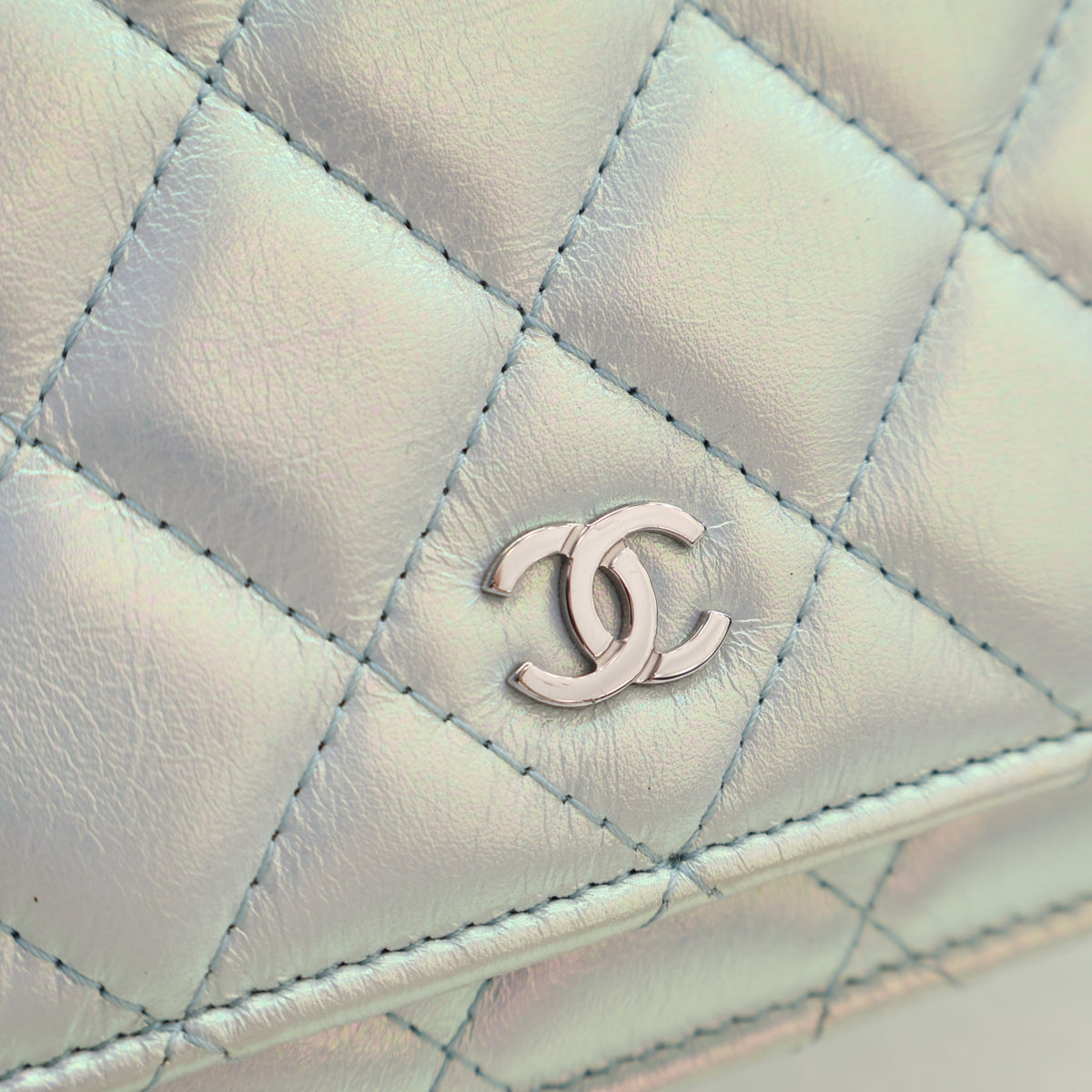 Pre-Owned Chanel Wallet On Chain Iridescent Calfskin WOC, silver embossed logo detail
