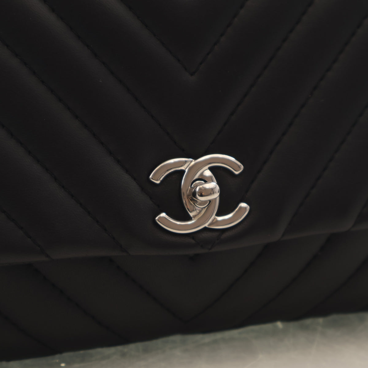 Chanel Jumbo Lambskin Chevron Single Flap Bag, photo 4 of 15