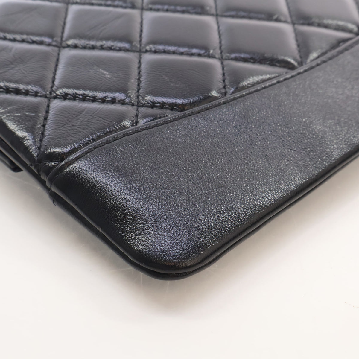 Pre-Owned Chanel Clutch Small Shiny Calfskin 31, corner and edge detail, photo 12 of 17