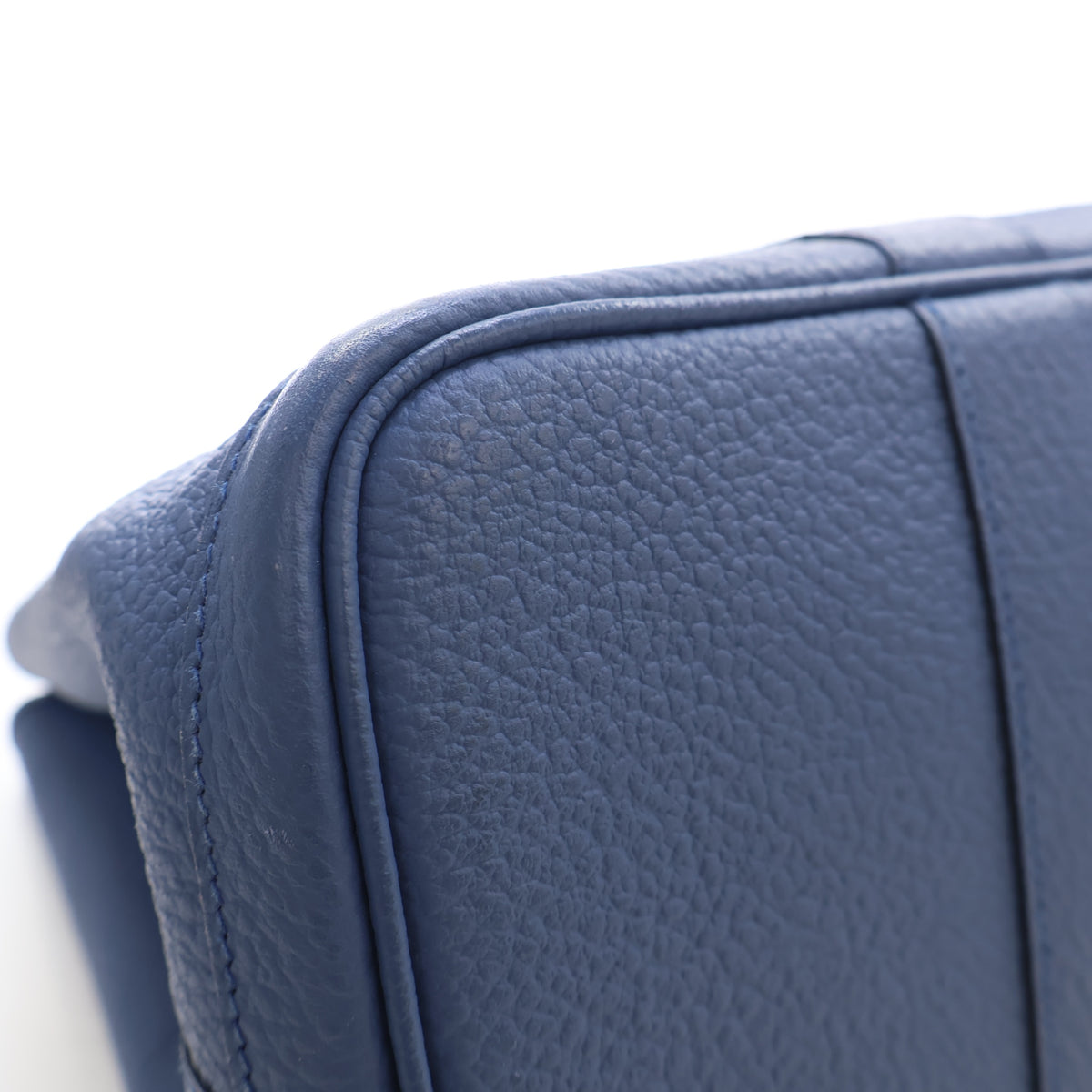 Pre-Owned Hermès 36 Bleu Brighton Negonda Garden Party, corner and edge detail