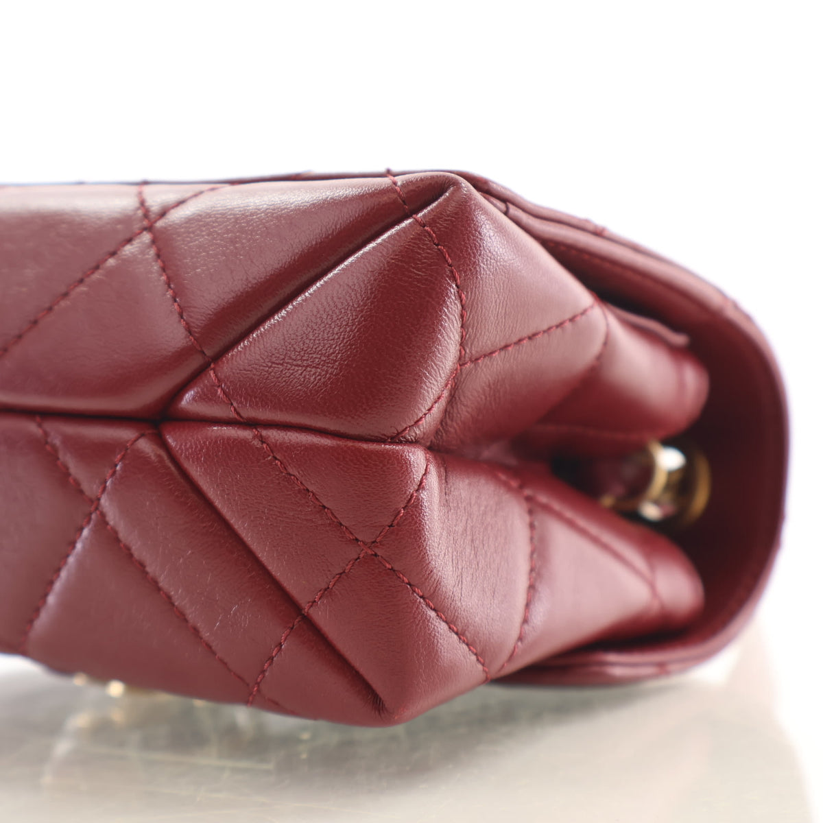 Pre-Owned Chanel Flap Bag Mini Lambskin Diamond Lock, side profile, photo 10 of 18