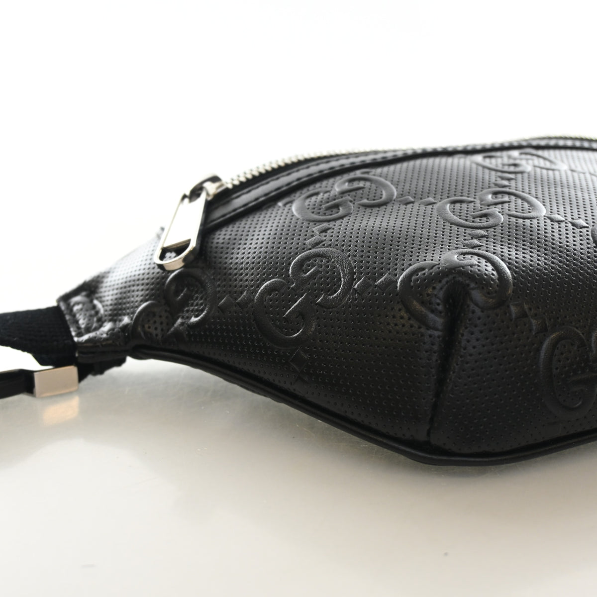 Pre-Owned Gucci Belt Bag GG Embossed, side view