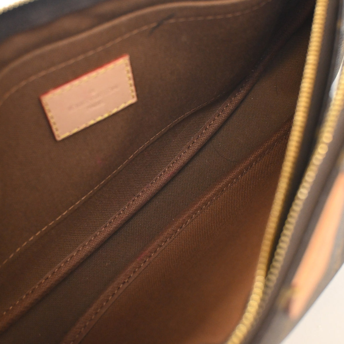 Pre-Owned Louis Vuitton Pochette Monogram Multi Accessoires, open interior