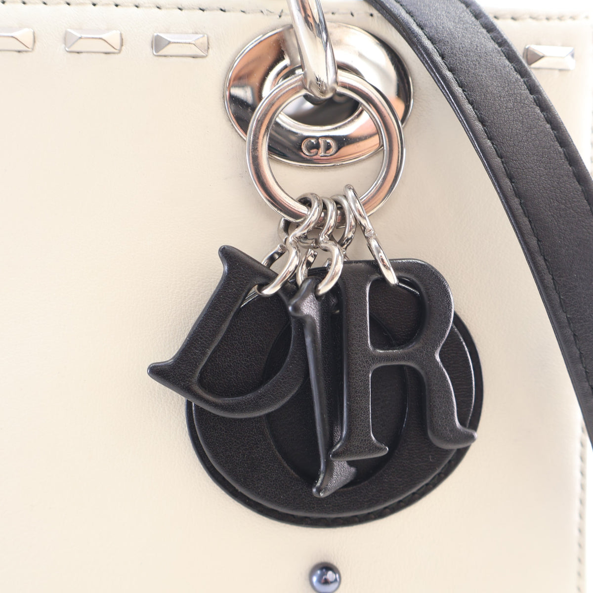 Pre-Owned Christian Dior Lady Dior Medium Calfskin, silver hardware close-up