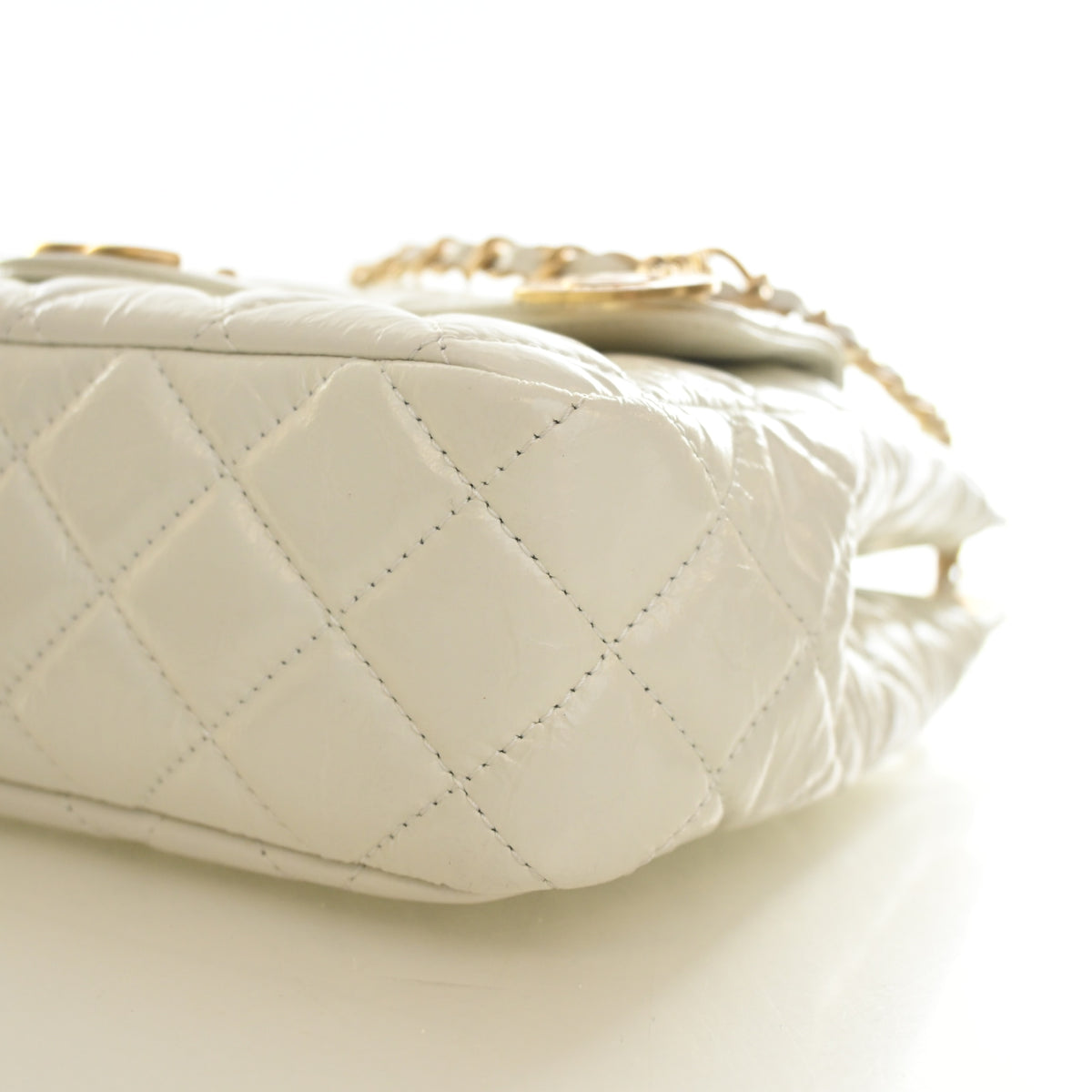 Pre-Owned Chanel Hobo Medium Crumpled Calfskin Wavy CC, base and feet view, photo 8 of 13