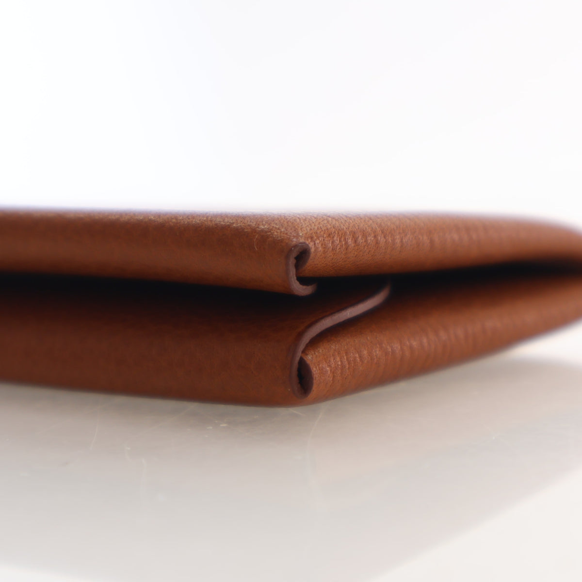 Pre-Owned Hermès Card Holder Fauve Barenia Leather Calvi Duo, side profile, photo 7 of 19