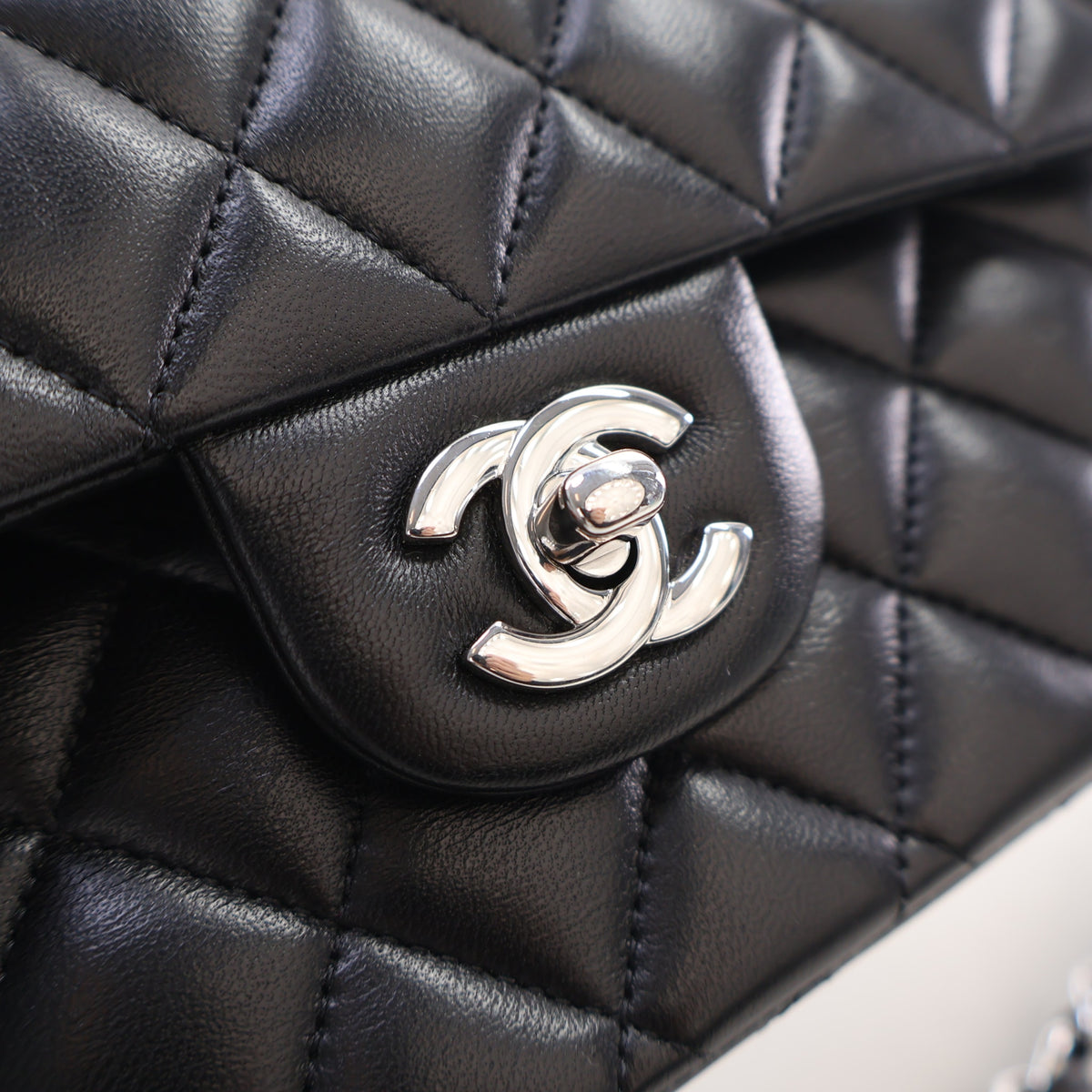 Chanel Medium Lambskin Classic Double Flap Bag, photo 4 of 17