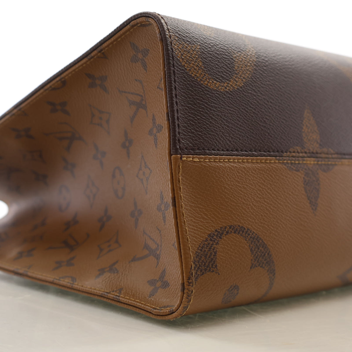 Louis Vuitton Reverse Giant Monogram OnTheGo MM, photo 5 of 15