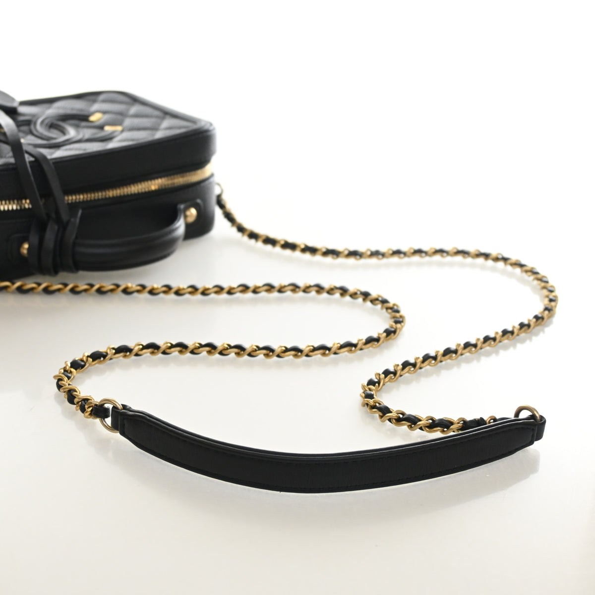 Chanel Small Caviar Filigree Vanity Case, photo 9 of 12