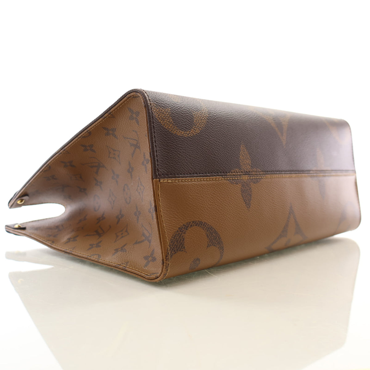 Louis Vuitton Reverse Giant Monogram OnTheGo MM, photo 4 of 15