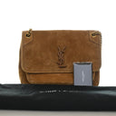 https://res.cloudinary.com/...