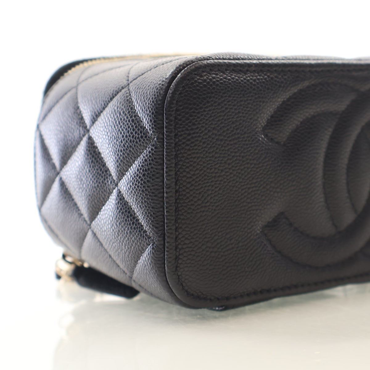 Chanel Small Caviar Classic Vanity Case, photo 6 of 17