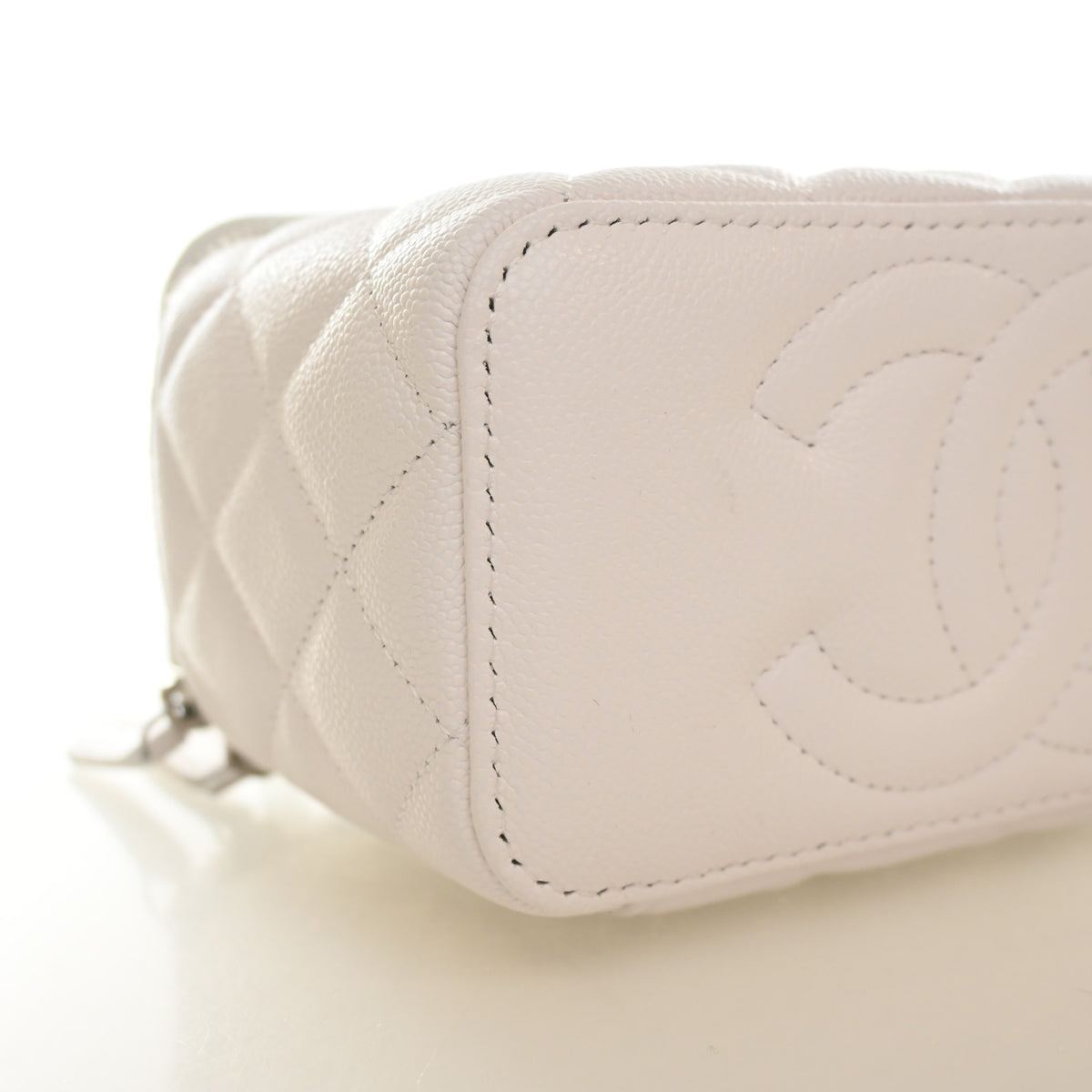 Chanel Small Caviar Classic Vanity Case, photo 6 of 15
