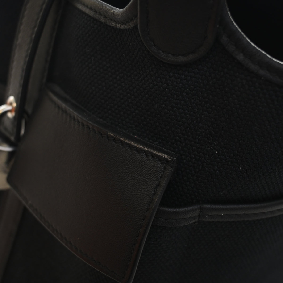Pre-Owned Hermès Picotin Lock 18 Noir Toile Cargo, open interior