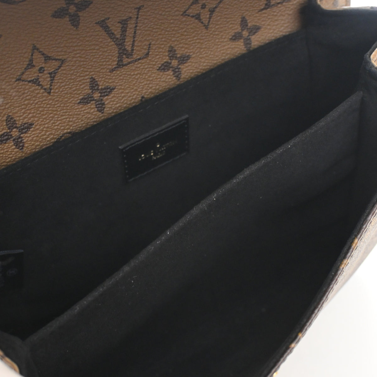 Pre-Owned Louis Vuitton Pochette Metis Reverse Monogram, open interior with lining