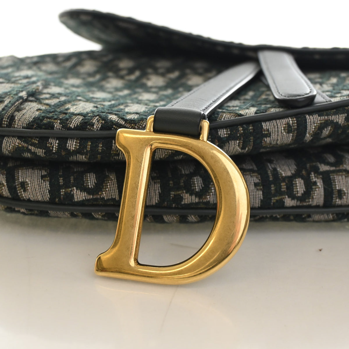 Pre-Owned Christian Dior Saddle Bag Medium Oblique, gold hardware close-up, photo 12 of 13