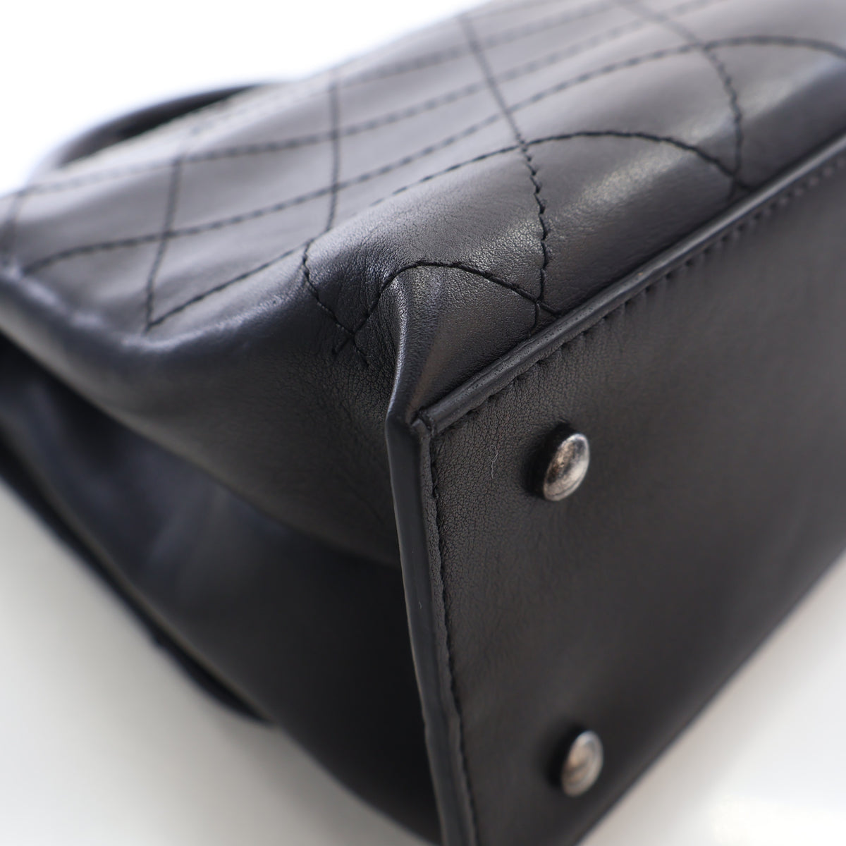 Pre-Owned Chanel Flap Bag Medium Calfskin Urban Luxury, corner and edge detail, photo 13 of 18