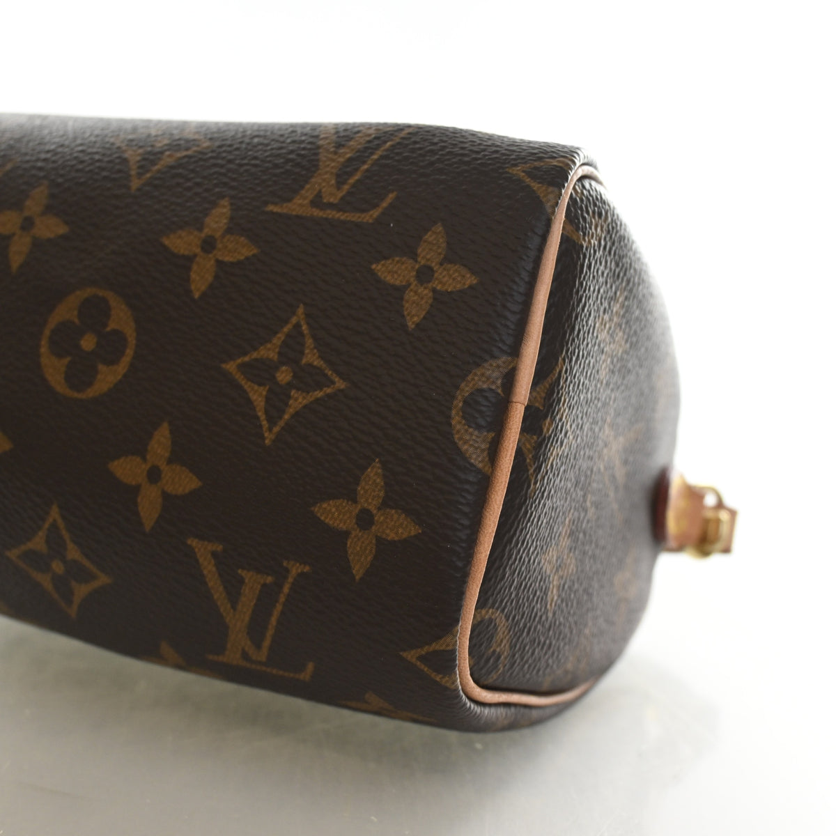 Pre-Owned Louis Vuitton Nano Speedy Monogram Bandouliere, corner detail