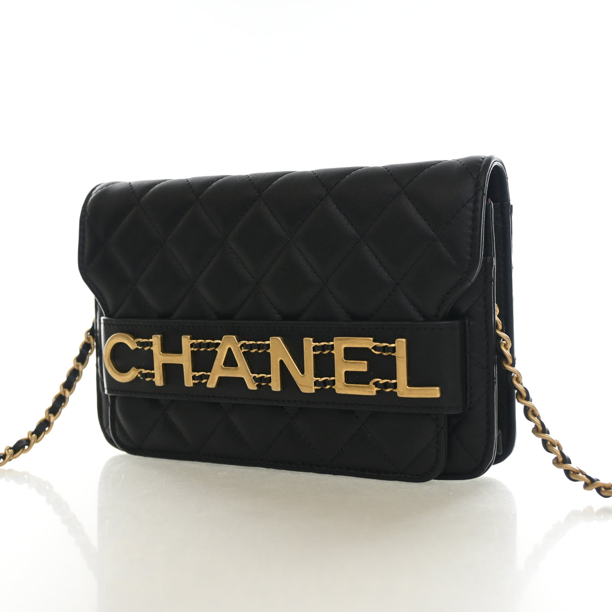 Pre-Owned Chanel Wallet On Chain Small Calfskin Enchained WOC, three-quarter view