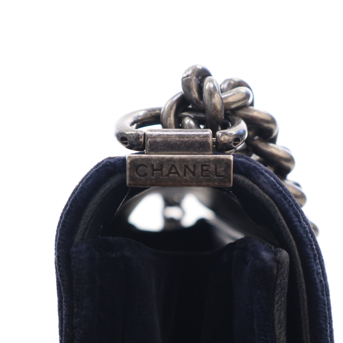 Pre-Owned Chanel Boy Bag Small Velvet, ruthenium hardware close-up