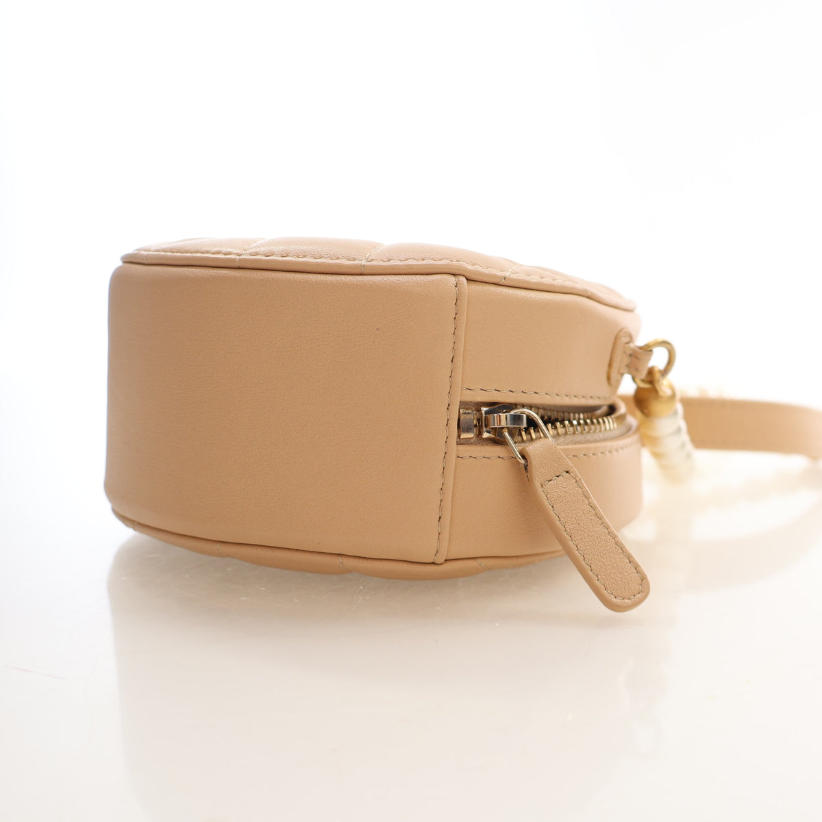 Pre-Owned Chanel Clutch Lambskin Pearl Chain Round, side view