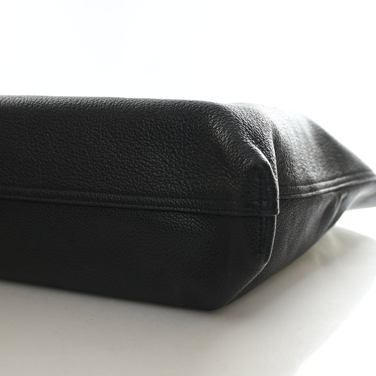 Gucci Calfskin Vertical Logo Tote, photo 8 of 13