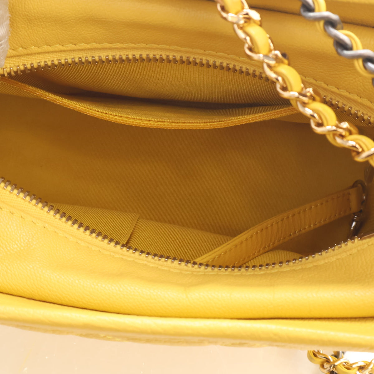 Pre-Owned Chanel Hobo Small Shiny Calfskin Gabrielle, open interior with lining