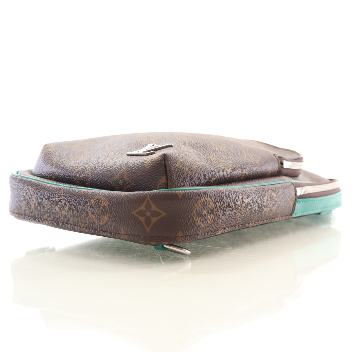 Pre-Owned Louis Vuitton PM Monogram Avenue Sling Bag, side view