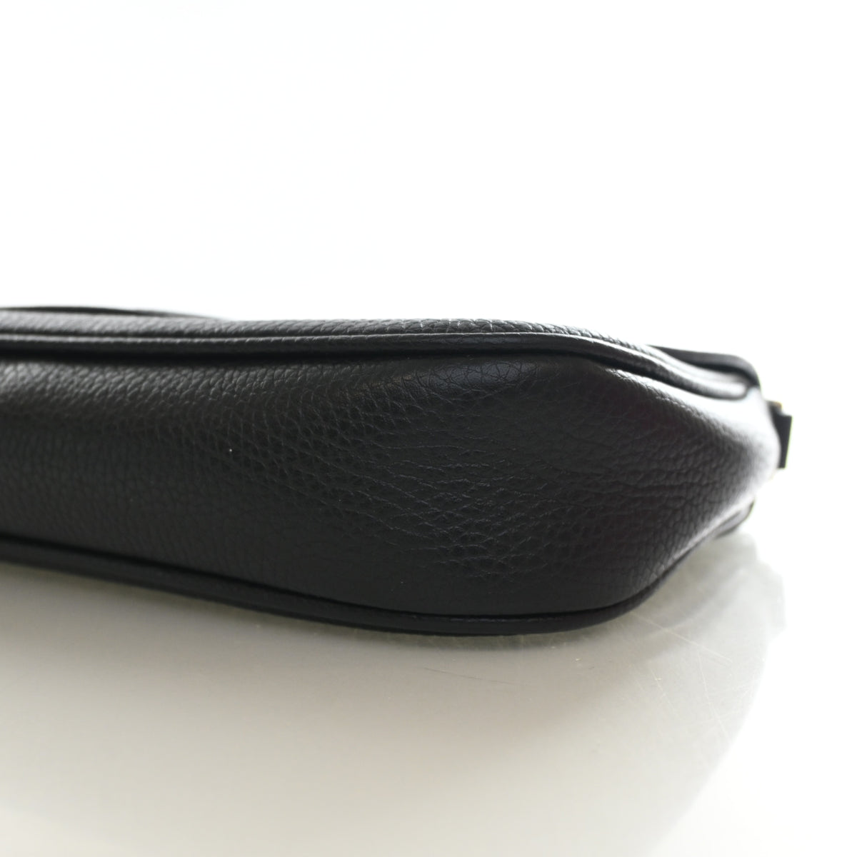 Pre-Owned Gucci Flap Bag Calfskin Soho Chain, side profile, photo 8 of 13