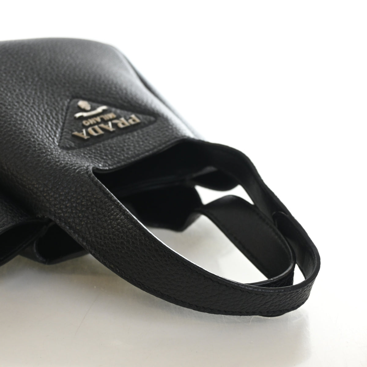 Pre-Owned Prada Tote Mini Vitello Daino Soft, logo detail