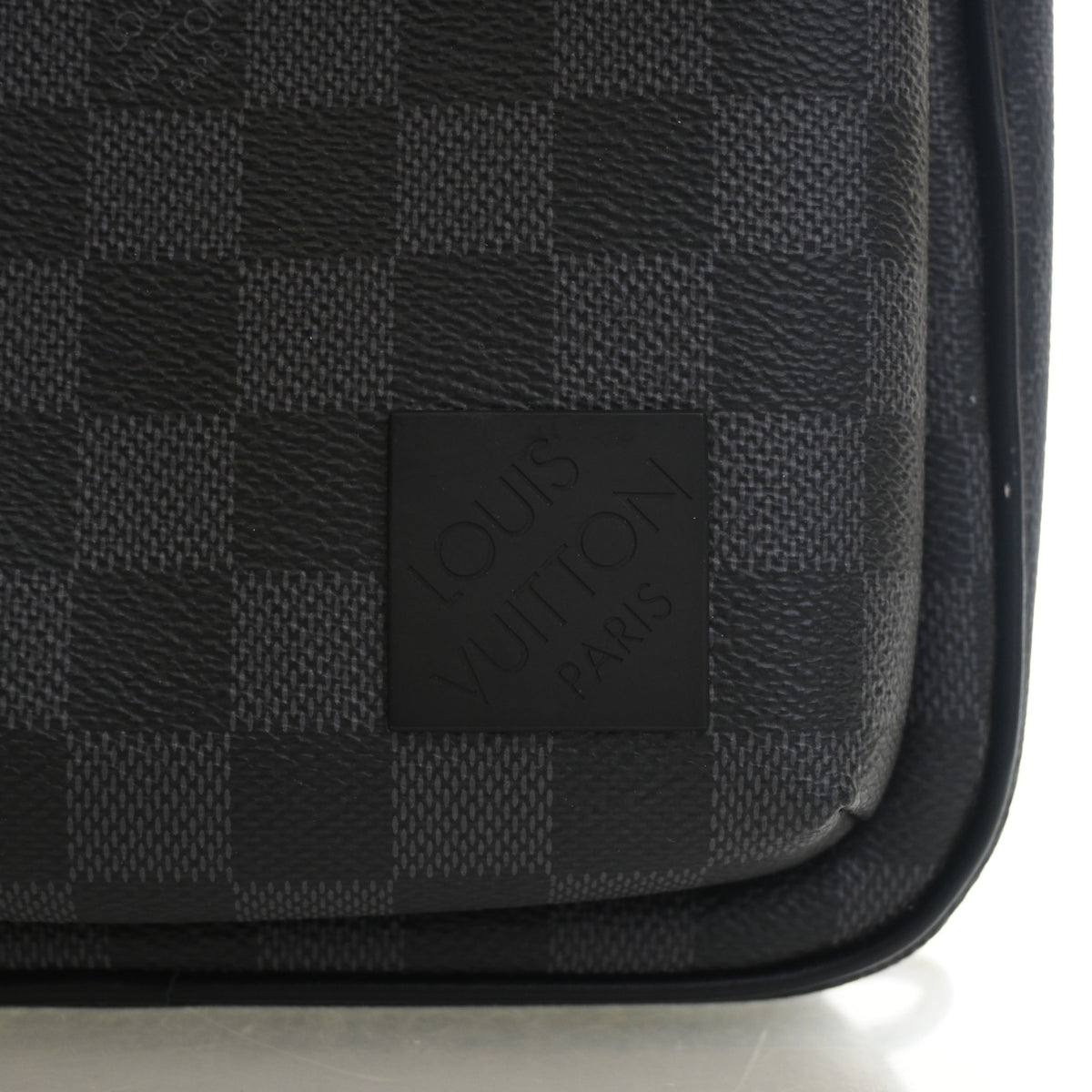 Pre-Owned Louis Vuitton PM Damier Graphite Avenue Sling Bag, logo detail