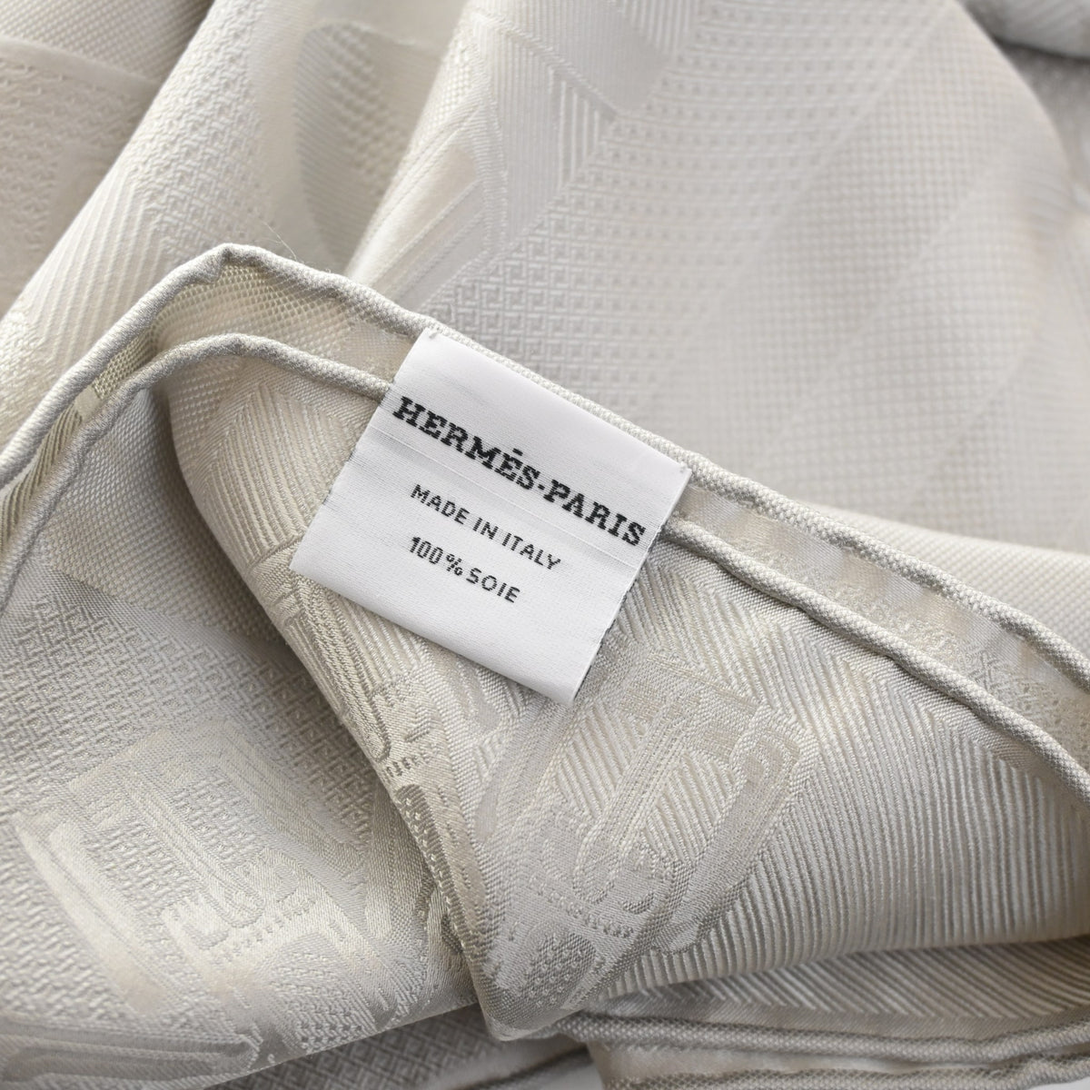 Pre-Owned Hermès Echarpe Foulard Les Sangles, interior label and date code