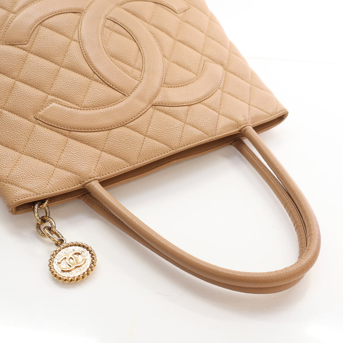 Pre-Owned Chanel Tote Caviar Leather Medallion, three-quarter view