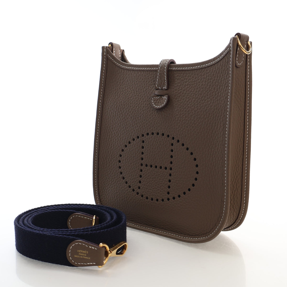 Pre-Owned Hermès Evelyne TPM Etoupe Clemence Leather 16, three-quarter view