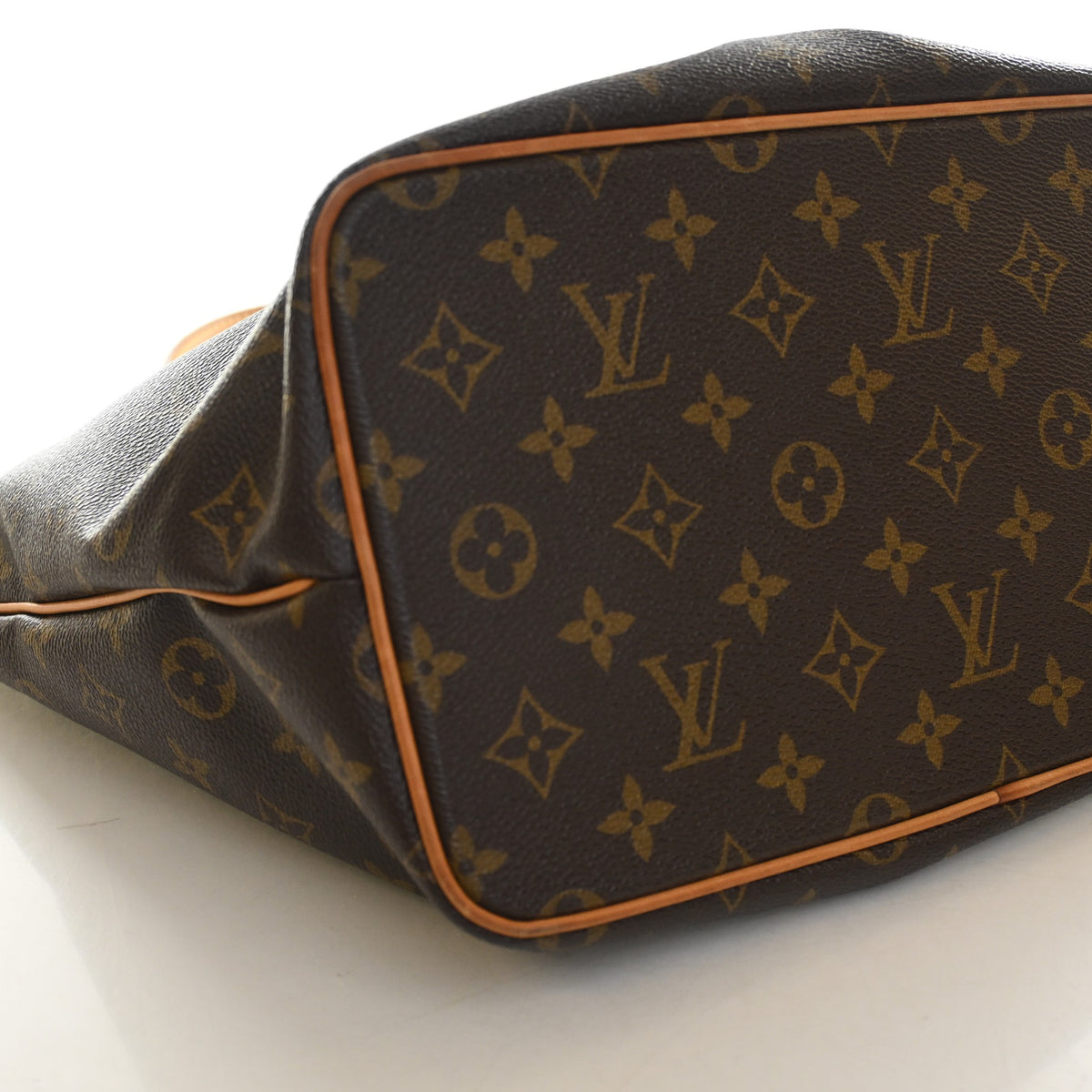 Pre-Owned Louis Vuitton PM Monogram Palermo, base view