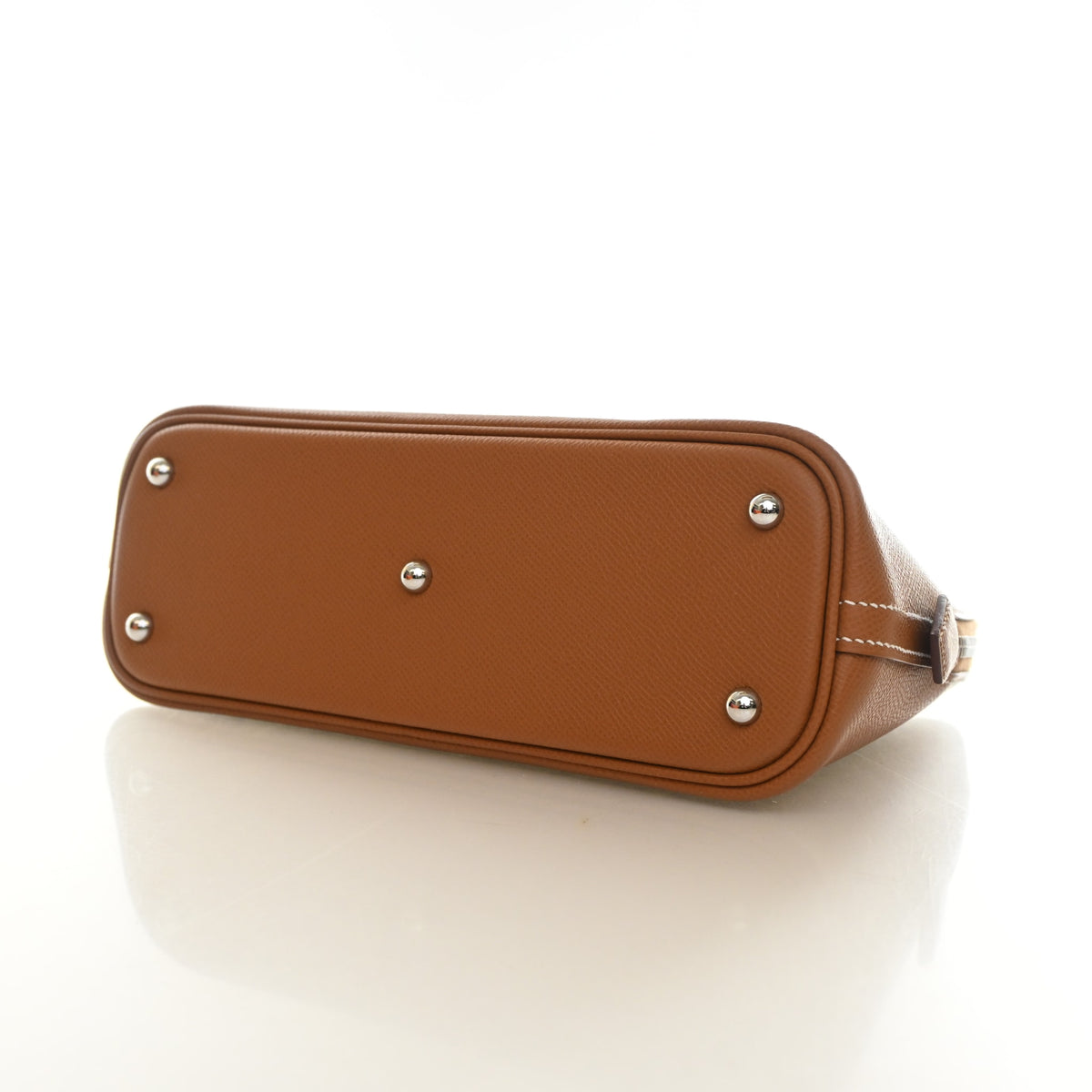 Pre-Owned Hermès Bolide 25 Gold Epsom Leather 1923, base and feet view, photo 6 of 15